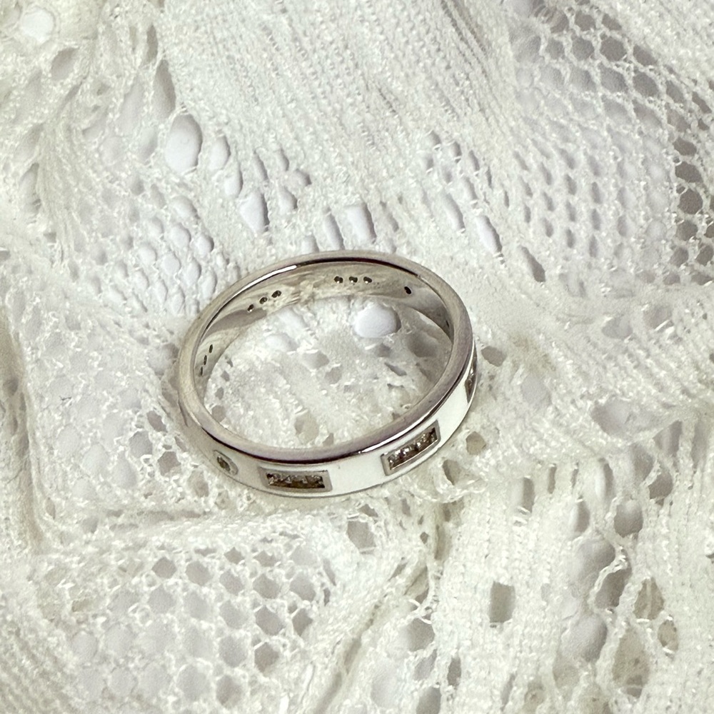 925 Sterling Silver Minimalist Band Ring Size 7 Simple Elegant Stackable Ring - Picture 6 of 6